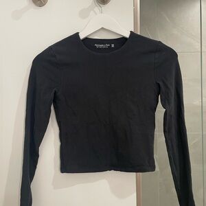Abercrombie & Fitch Black Long Sleeve Baby Tee